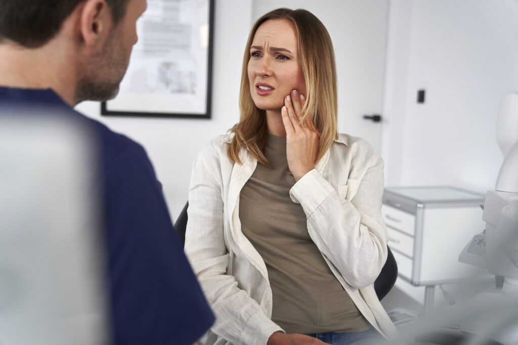 por qué se debilitan las piezas dentales