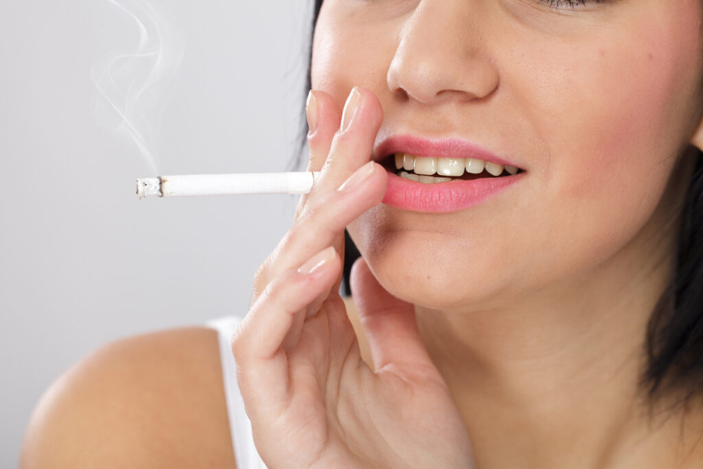 efectos del tabaco en los dientes